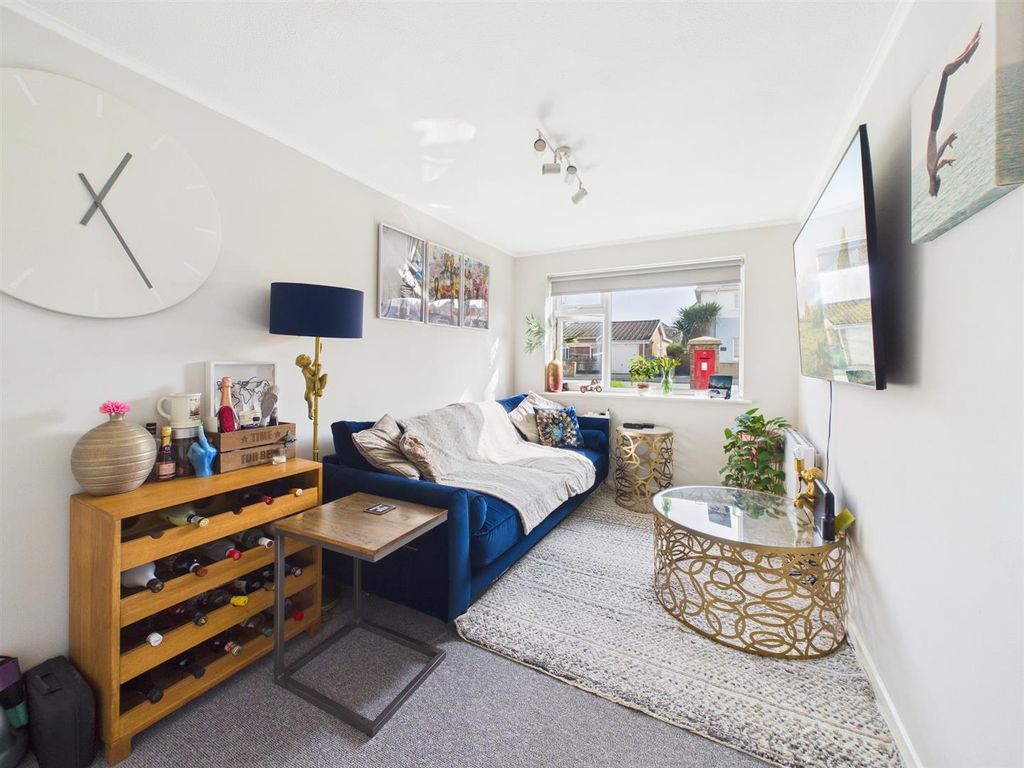 Property photo 3 of 6