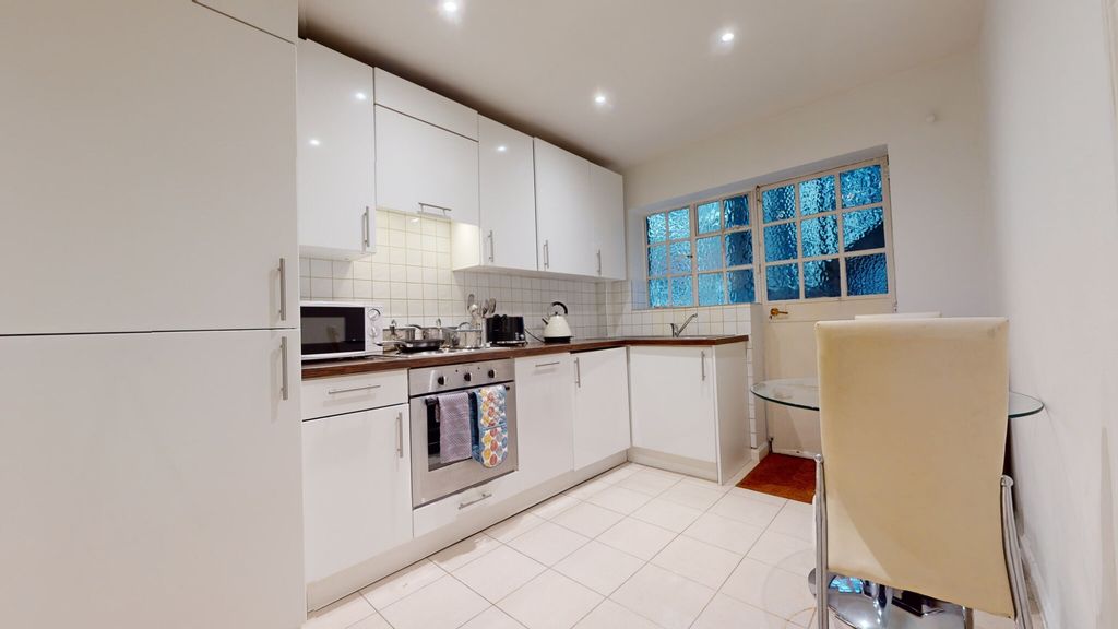 Property photo 2 of 25