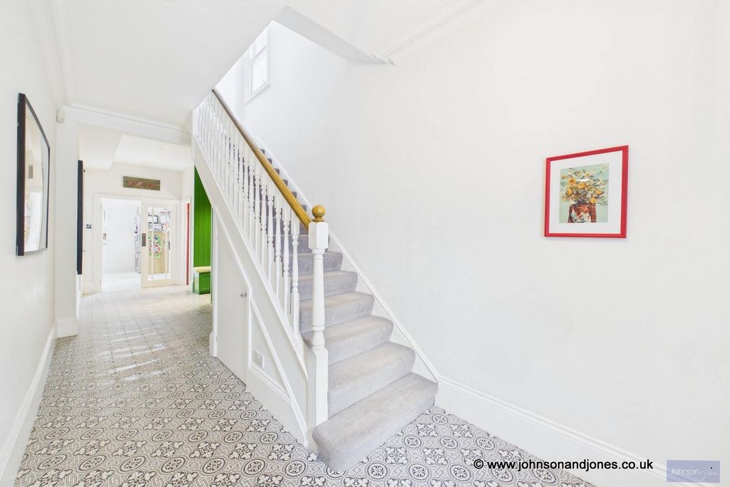 Property photo 2 of 31 2 Hallway.Jpg