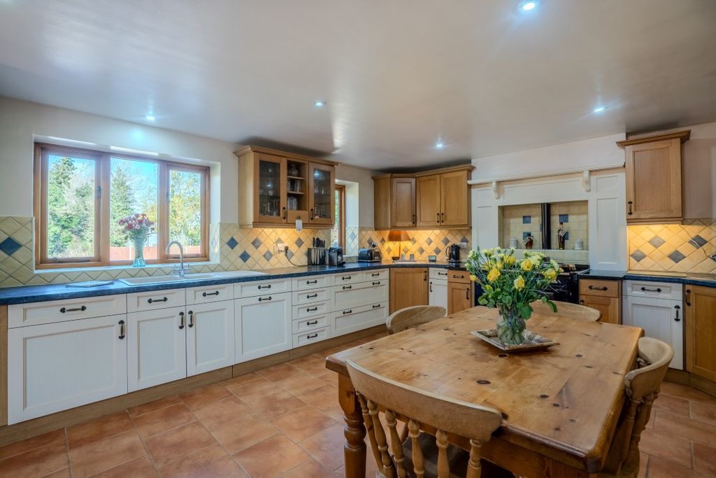 Property photo 3 of 27 Iq_00275