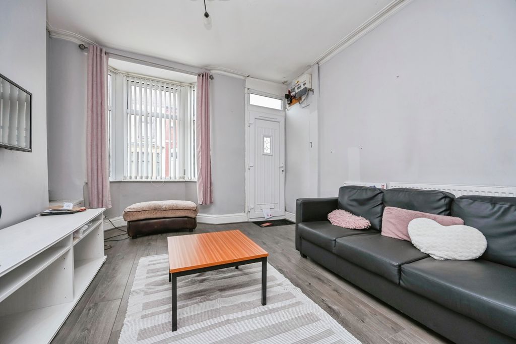Property photo 3 of 13 Pbox-Img.Jpg
