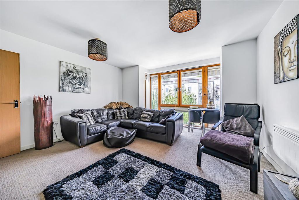 Property photo 3 of 6 Hollis Morgan Residential Sales