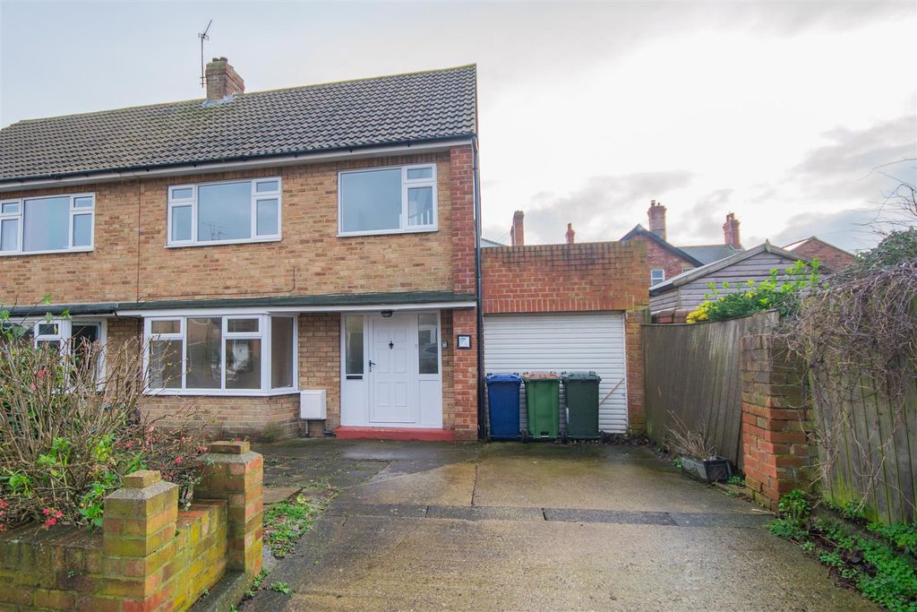 Property photo 2 of 25