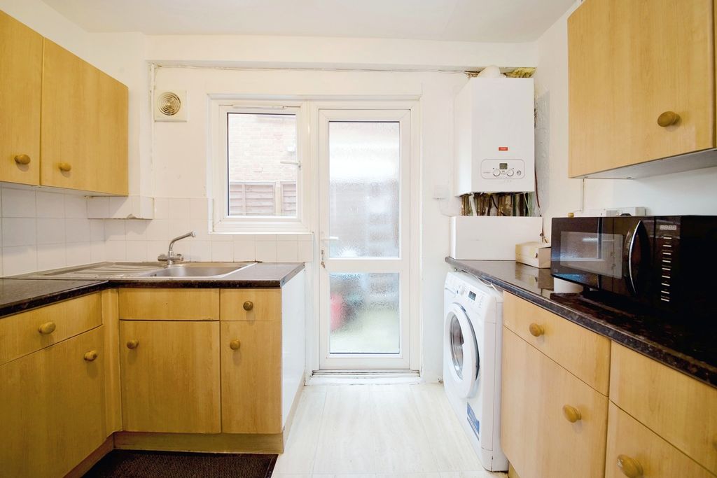 Property photo 2 of 11 Kitchen