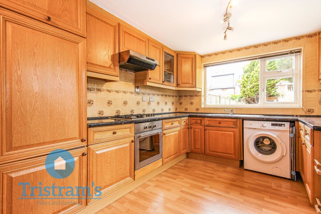Property photo 3 of 13 Img_3812
