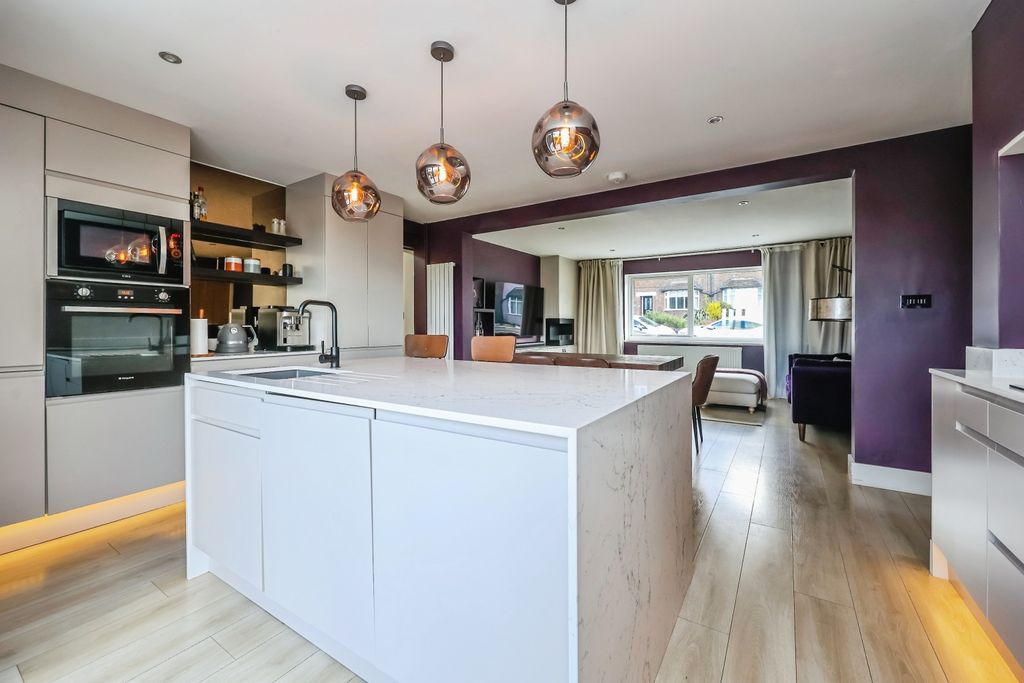 Property photo 2 of 19 Kitchen