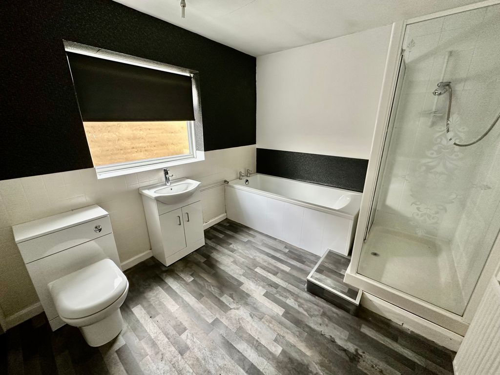 Property photo 3 of 32