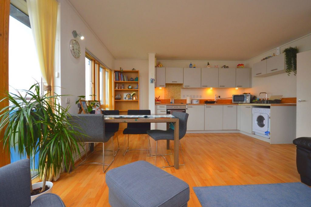 Property photo 1 of 14 2 Double Bedroom Apartment To Rent