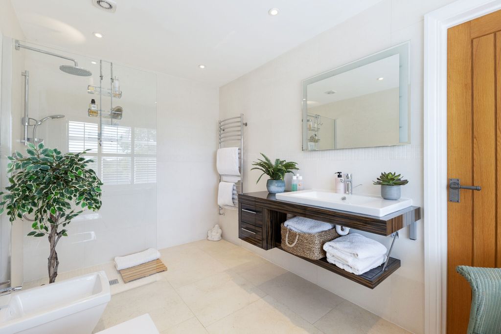 Property photo 1 of 3