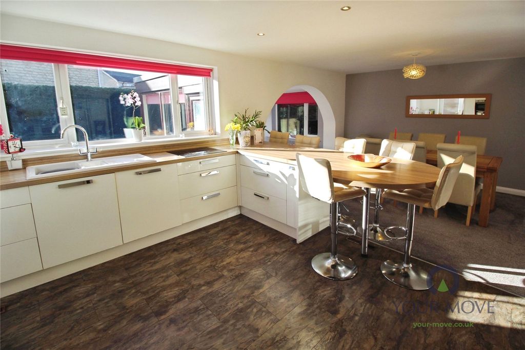 Property photo 2 of 17 Kitchen/Diner