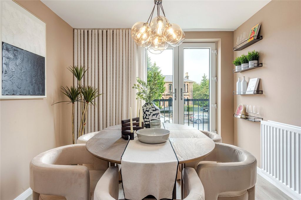 Property photo 3 of 17 Dining Area