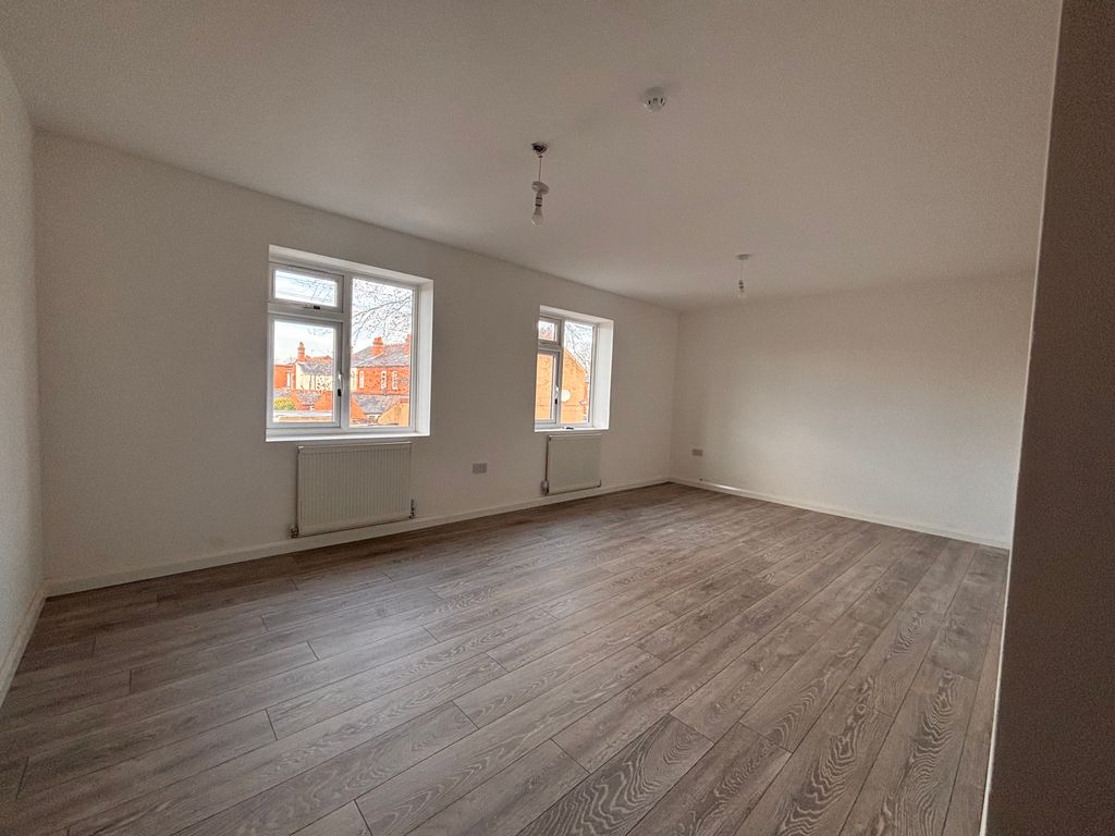 Property photo 3 of 6 Main Bedroom