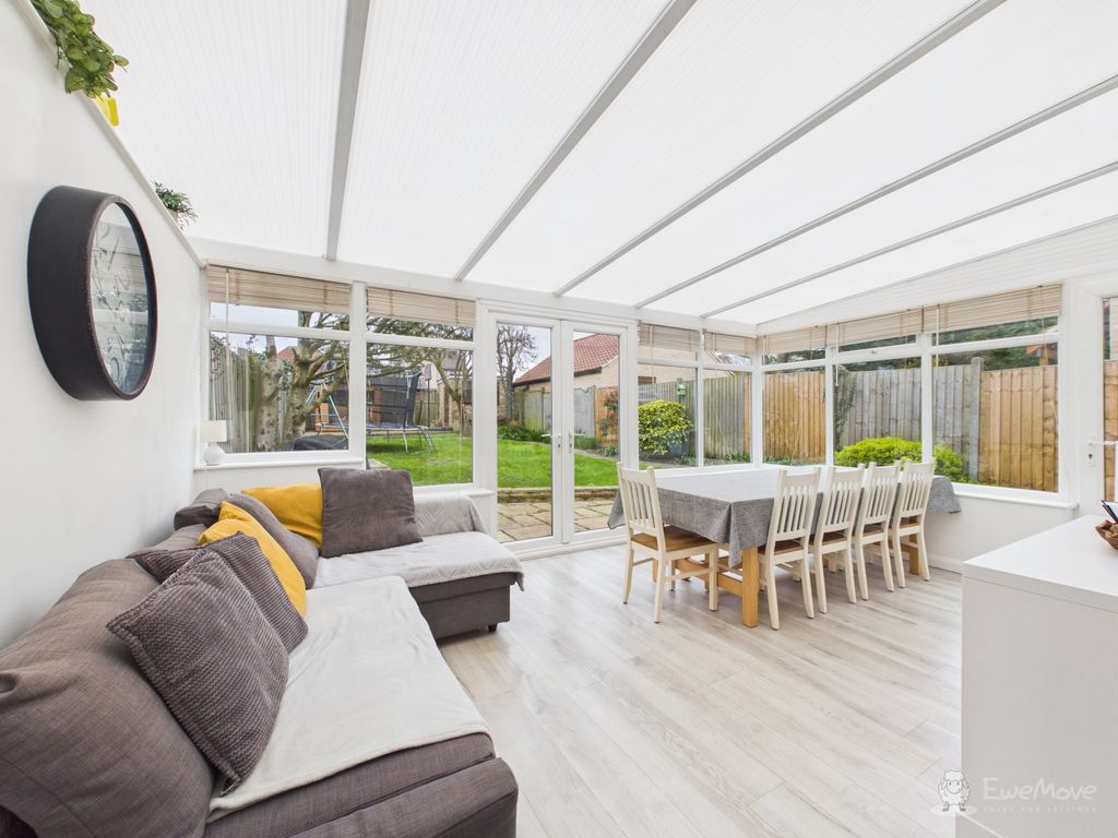 Property photo 3 of 22 Conservatory- Mark Stephens Ewemove Newmarket And