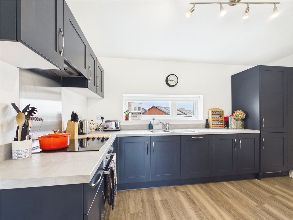 Property photo 3 of 14 Picture No. 10