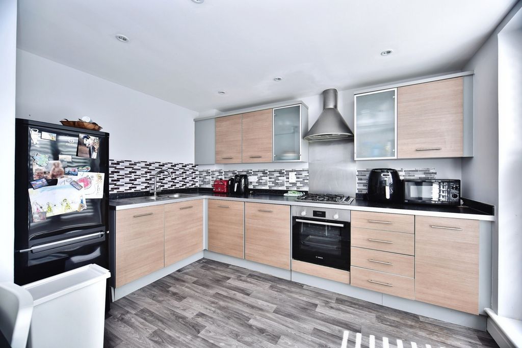 Property photo 3 of 14 Kitchen/Lounge