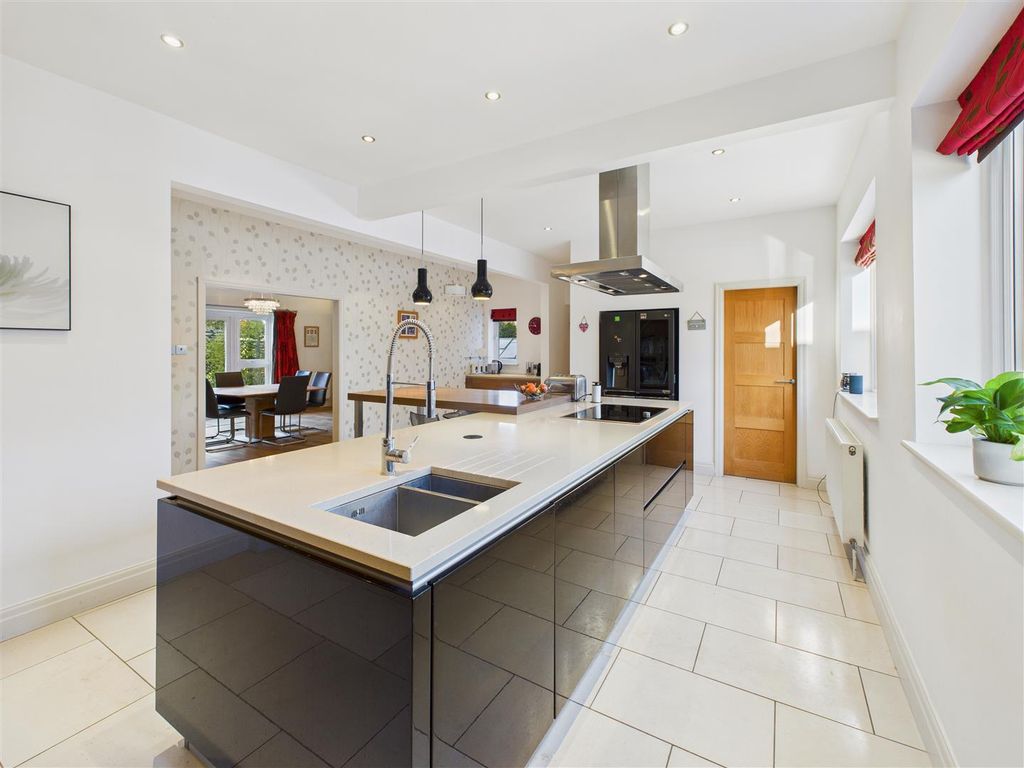 Property photo 3 of 35