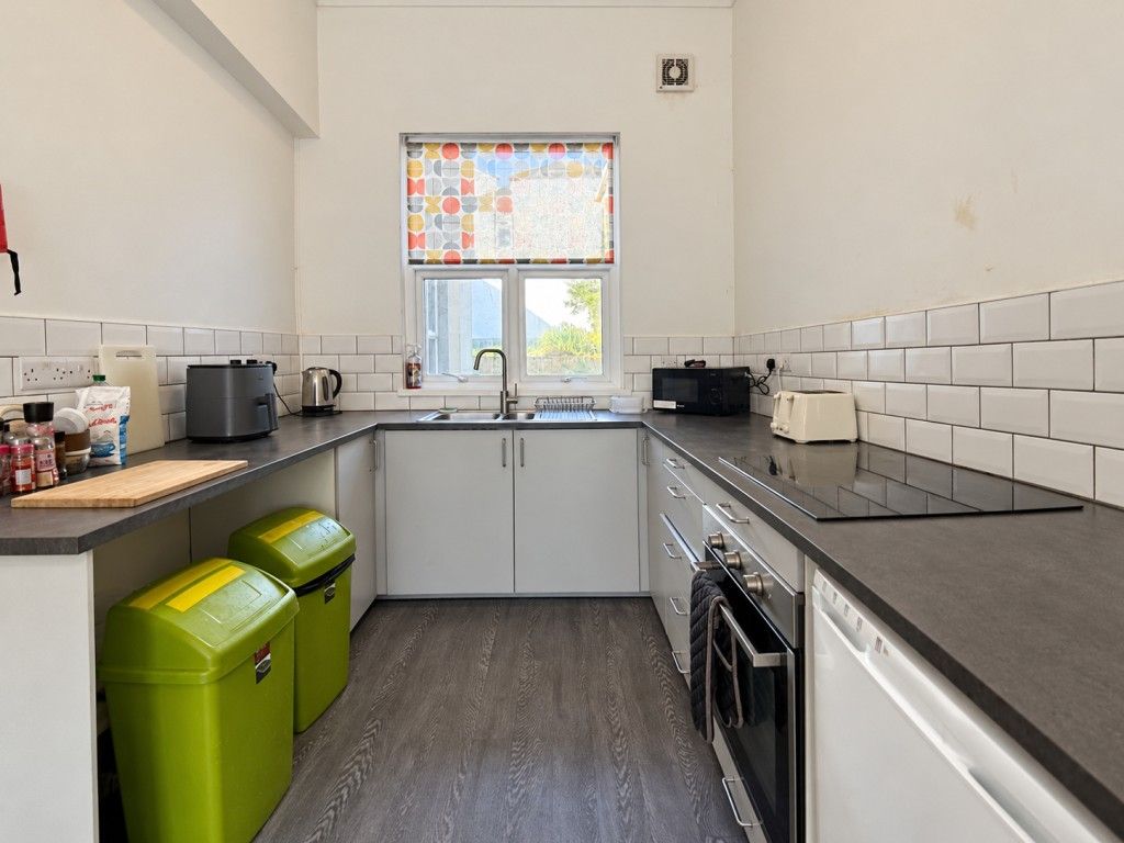 Property photo 3 of 11 Kitchen Area