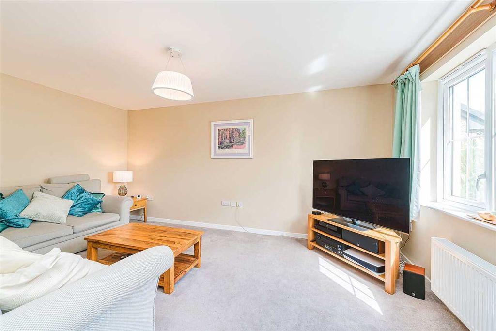 Property photo 2 of 33