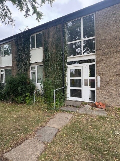 Property photo 1 of 6 Headford Close