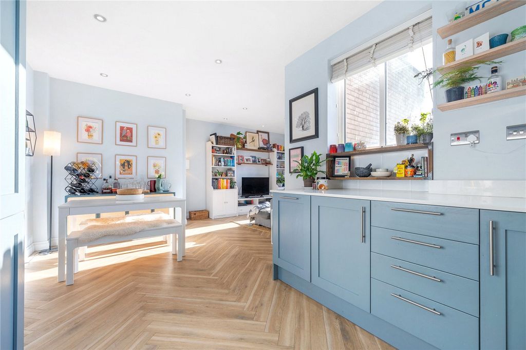 Property photo 3 of 14 Kitchen