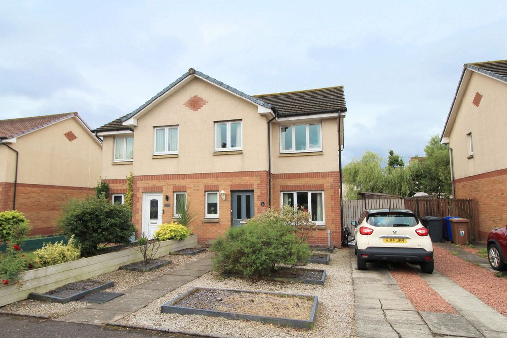 Property photo 1 of 11 External Front
