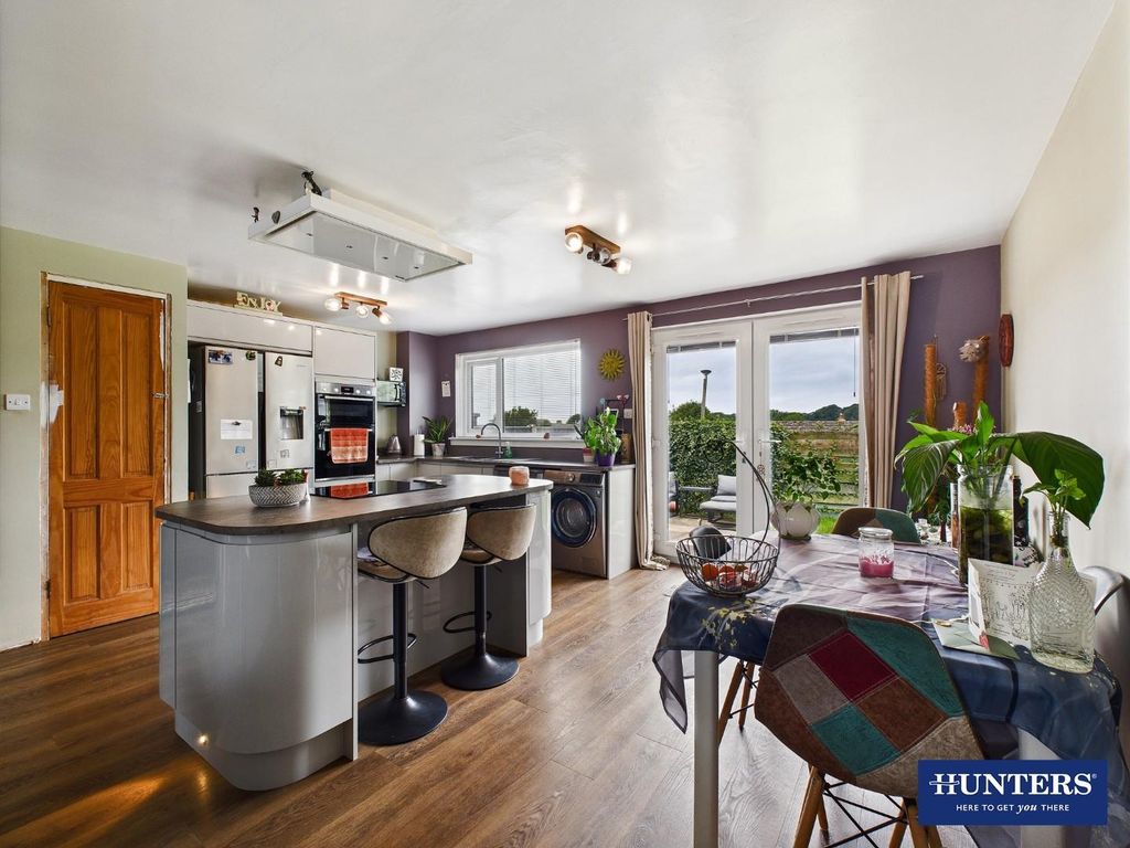 Property photo 3 of 21 Kitchen/Dining Area