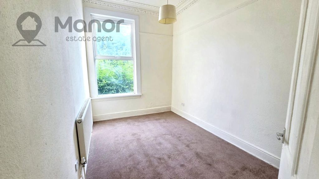 Property photo 1 of 6 Bedroom