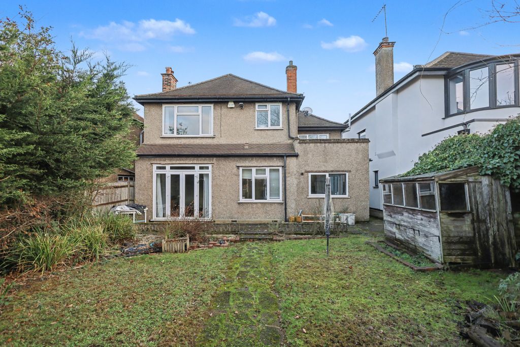 Property photo 2 of 26 11 Church Crescent, London N20 0Jr