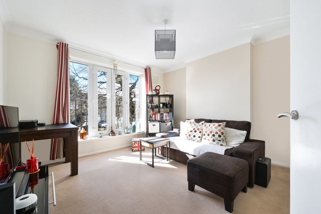 Property photo 2 of 18 Picture No. 12