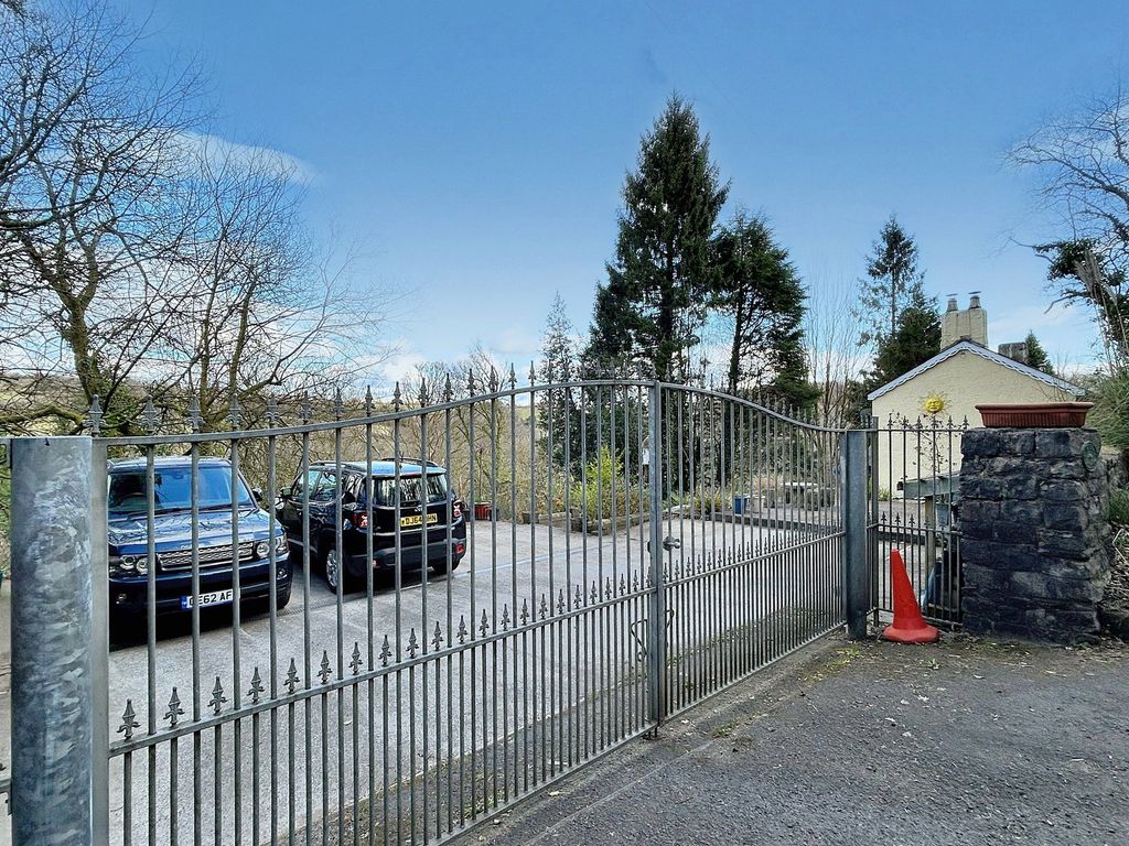 Property photo 3 of 40