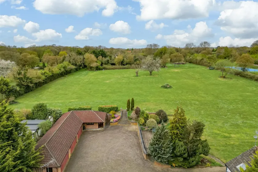 Property photo 3 of 43
