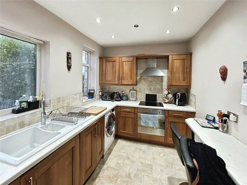 Property photo 2 of 14 Kitchen