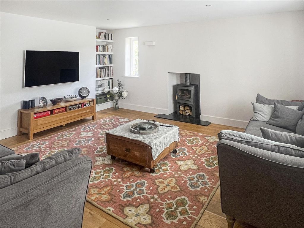 Property photo 3 of 29