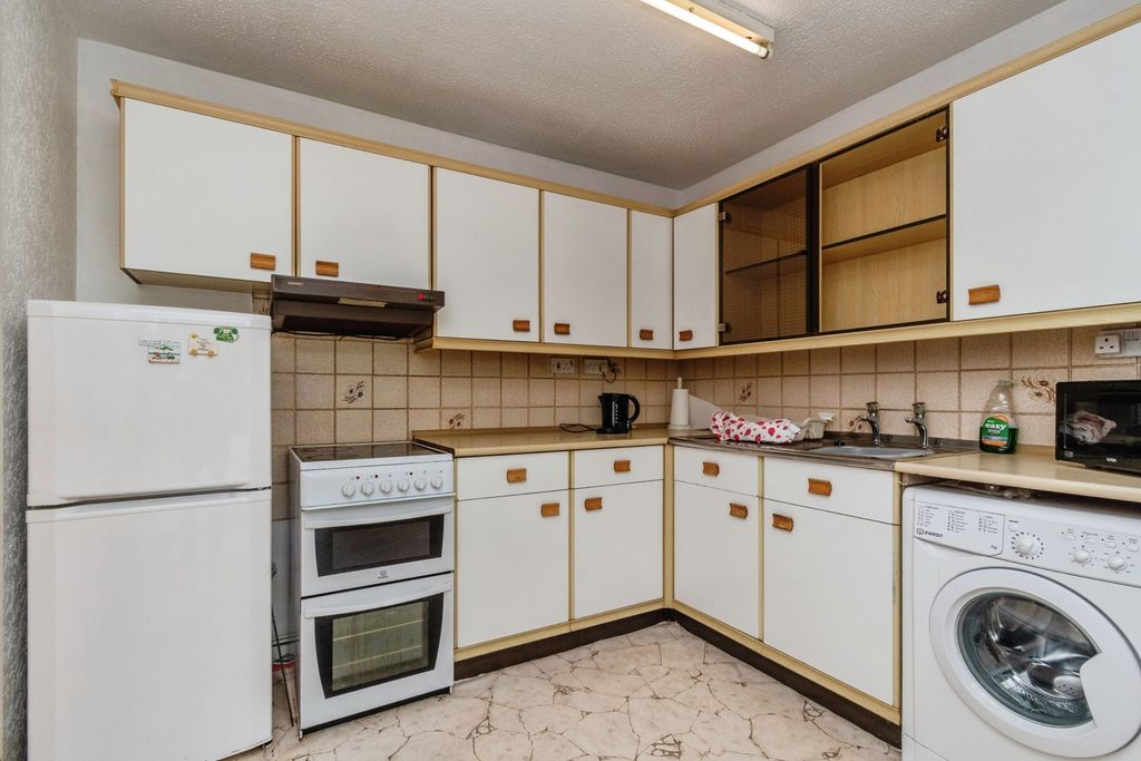 Property photo 2 of 20 Kitchen