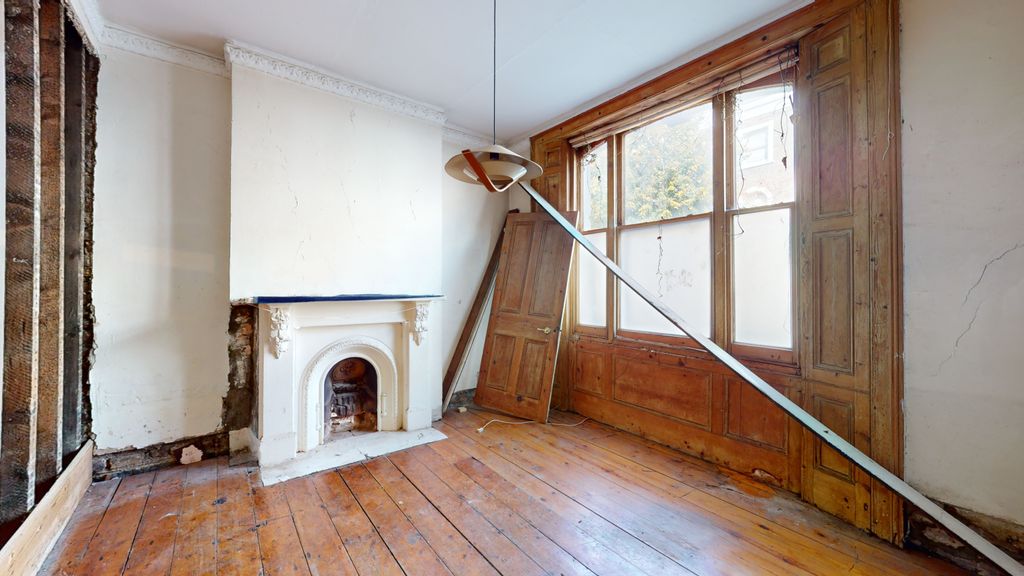 Property photo 3 of 13 49 Grafton Road, Kentish Town, London, Nw5 3DX