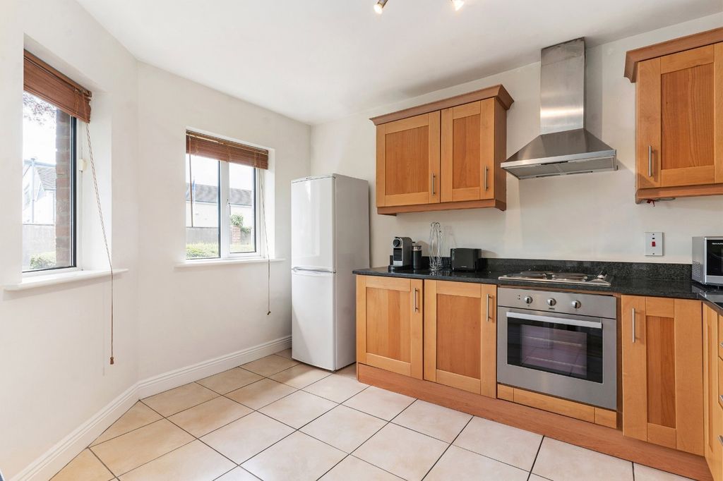 Property photo 3 of 11 Kitchen