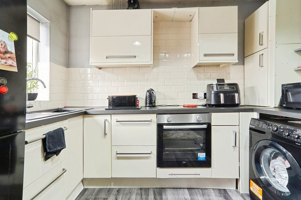 Additional image 7 of 2 bed flat for saleHollings Street, Bingley BD16