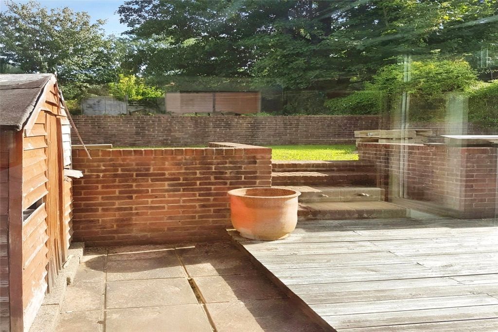 Property photo 2 of 6 Garden