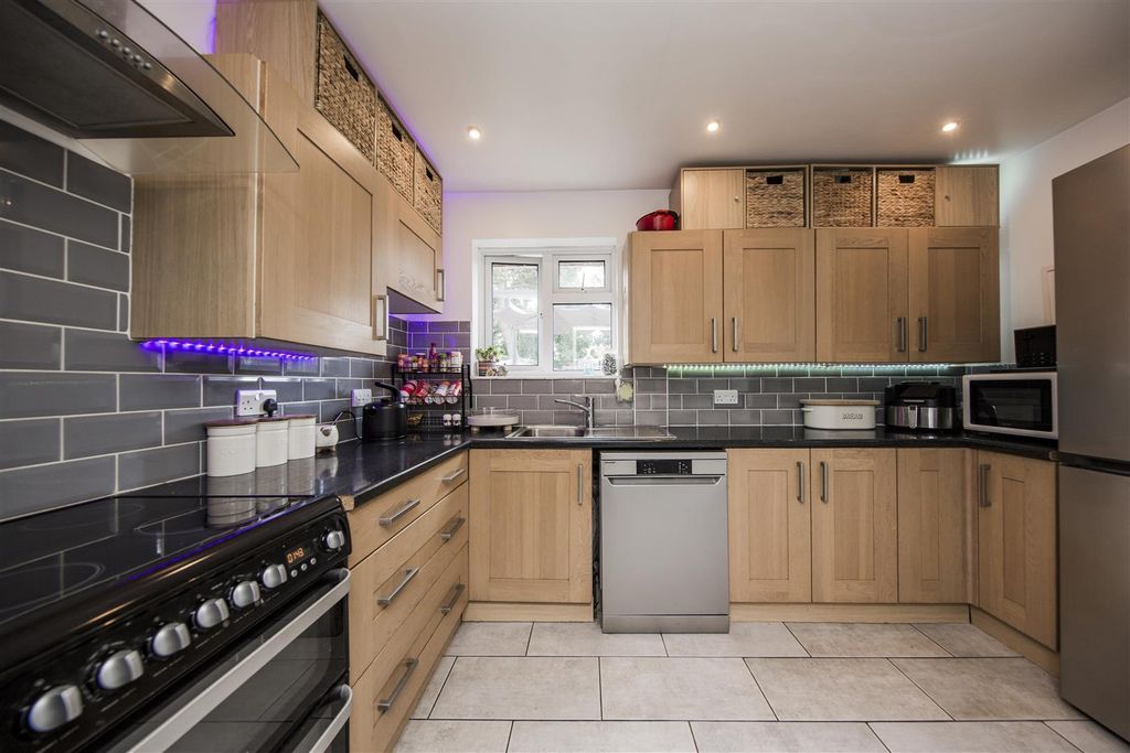 Property photo 3 of 26 Kitchen