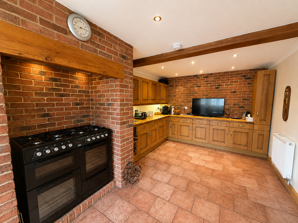 Property photo 3 of 12 Kitchen