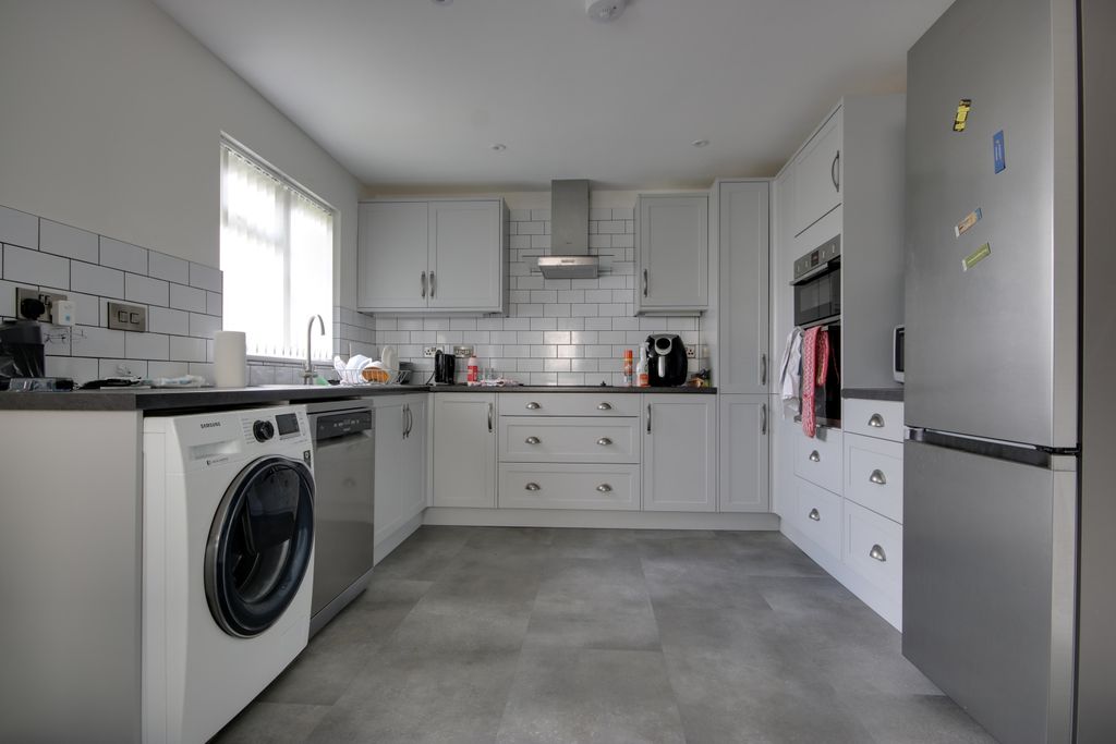 Property photo 3 of 10 Img_1272-Img_1274