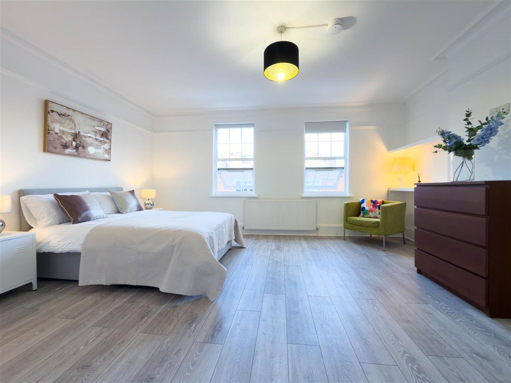 Property photo 3 of 11 Master Bedroom.Jpg