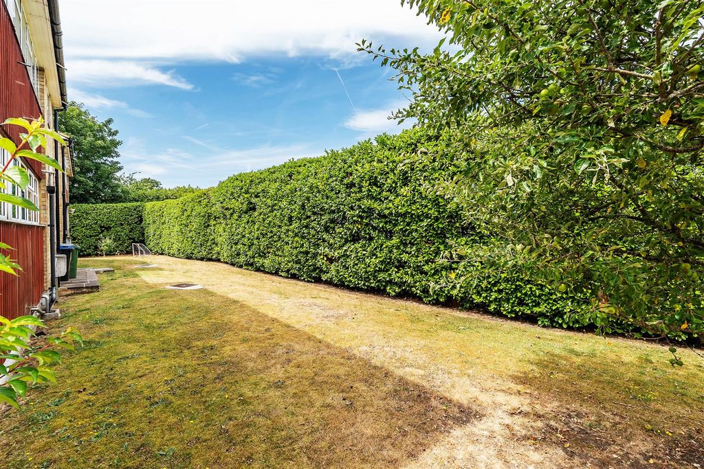 Property photo 2 of 10 8-Balquhain-Close-6-1.Jpg