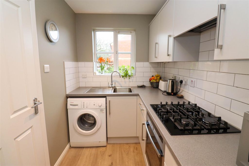 Property photo 3 of 17 Kitchen