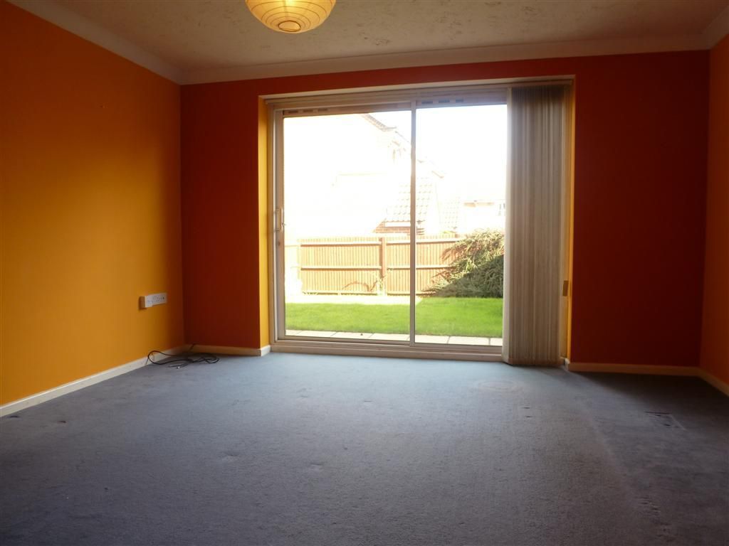 Property photo 3 of 5 Living Room