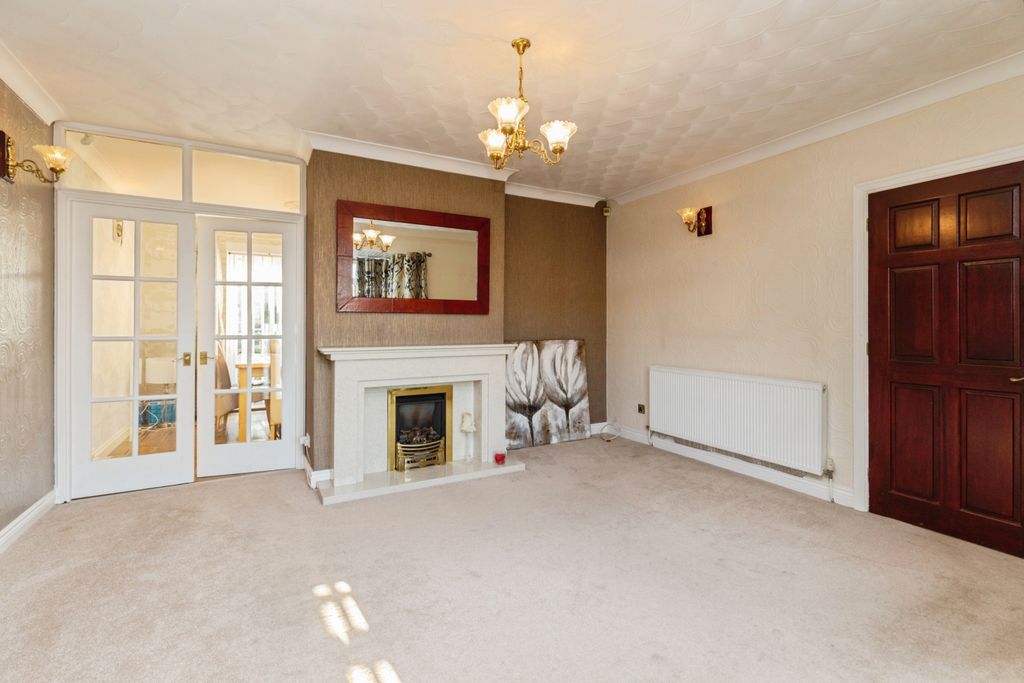 Property photo 3 of 27 Lounge