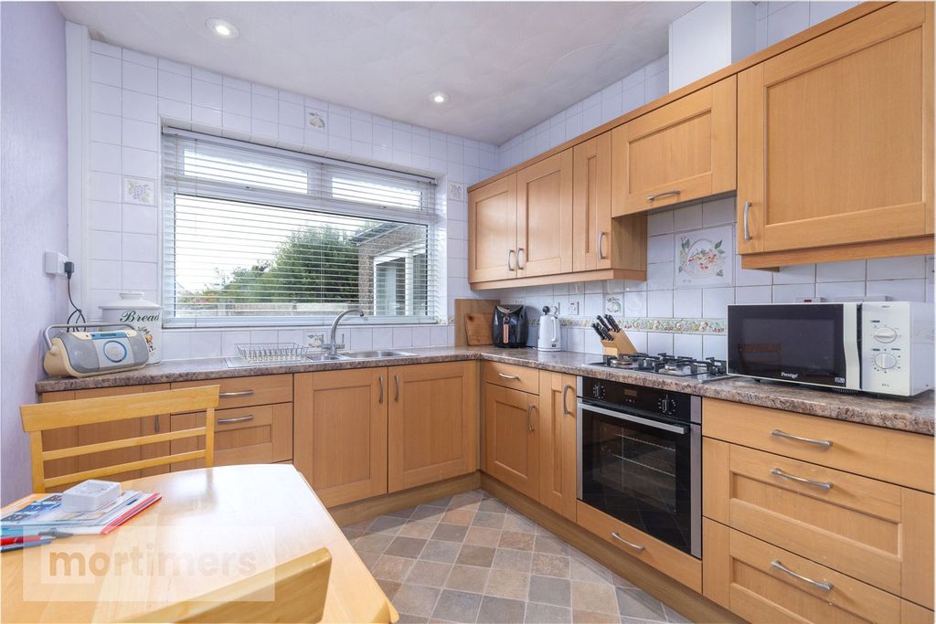 Property photo 2 of 21 Kitchen