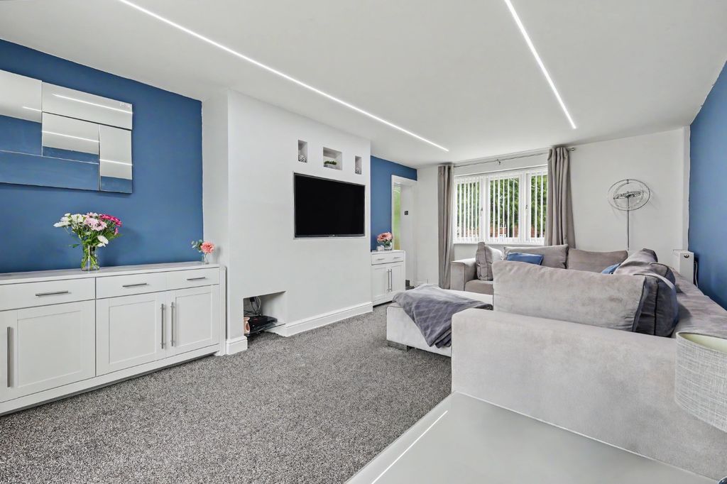 Property photo 3 of 14 5382744