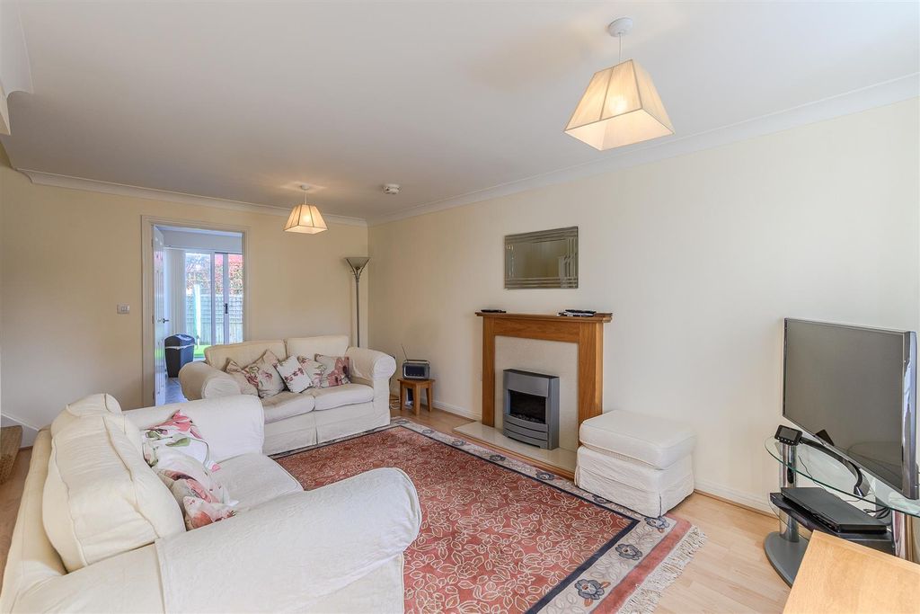 Property photo 3 of 25 Living Room