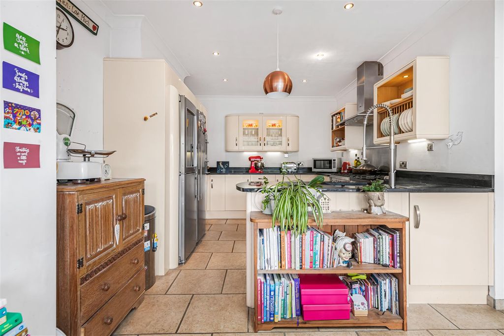 Property photo 3 of 15 17_74082.Jpg